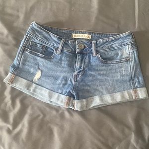 Light wash, very comfy/soft, size one shorts that will butt look very nice 👌🏽.